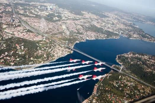 İstanbul Boğazı'nda heyecanlandıran dakikalar! (TEKNOFEST)