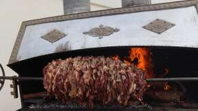 Türkiye’nin ilk ve tek cağ kebap fabrikası Oltu’da hizmete açıldı