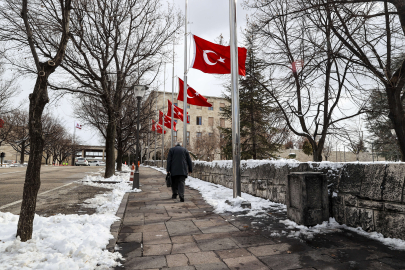 Meclis'te bayraklar yarıya indirildi