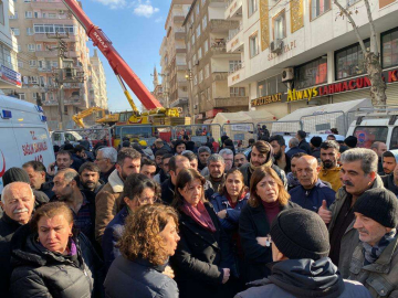 HDP Eş Genel Başkanı Buldan Diyarbakır'daki enkaz alanını inceledi