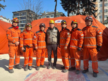 Güney Koreli arama kurtarma ekibi, 73 yıllık minnetin azmiyle çalıştı