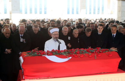 Eski CHP Genel Başkanı ve Antalya Milletvekili Baykal için Ahmet Hamdi Akseki Camisi'nde tören düzenlendi