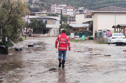 Bursa Gemlik'te sağanak taşkına yol açtı!